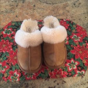 Ugg Slippers Cozy II    Girl size 4. chestnut